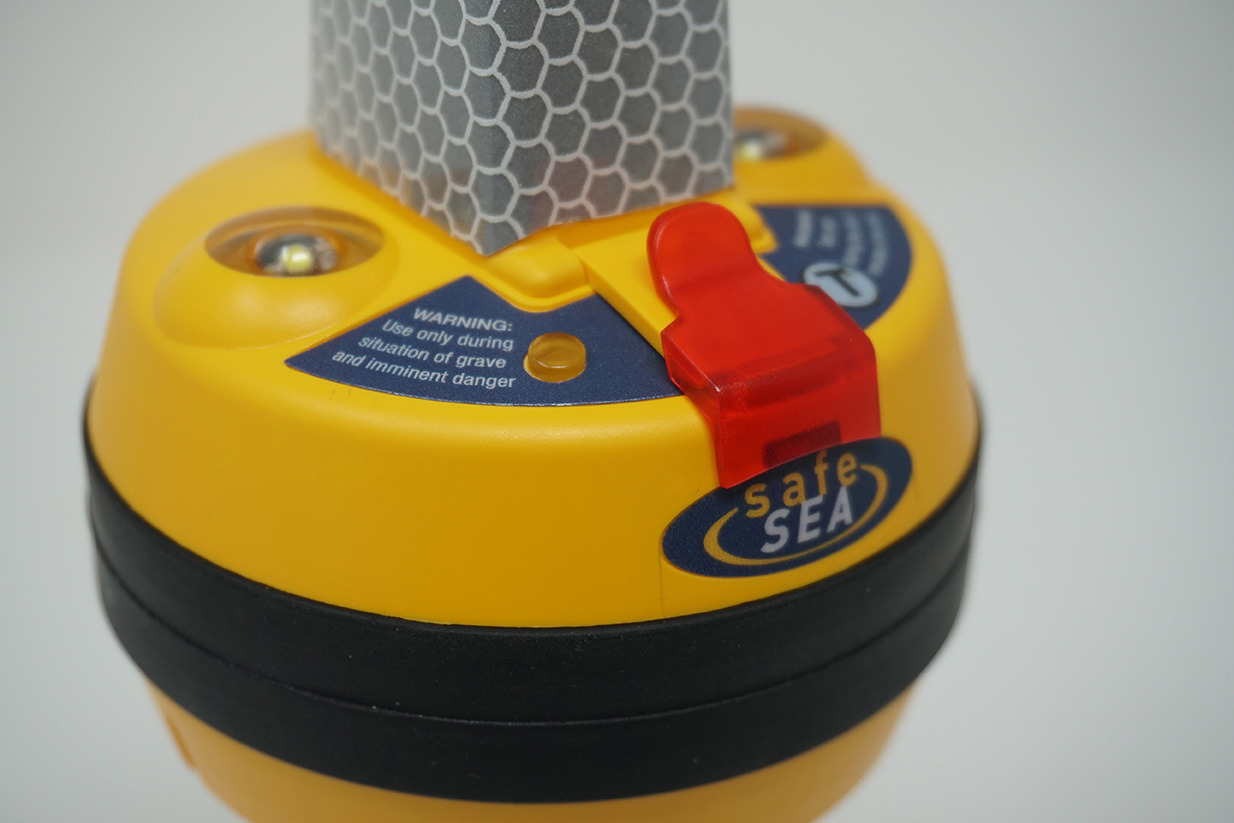 OSL-EPIRB-1-Pro-Right-Angle-Stylistic-3